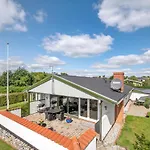 3 Bedroom Awesome In *