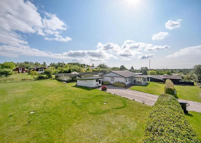 3 Bedroom Awesome In Semesterbostad